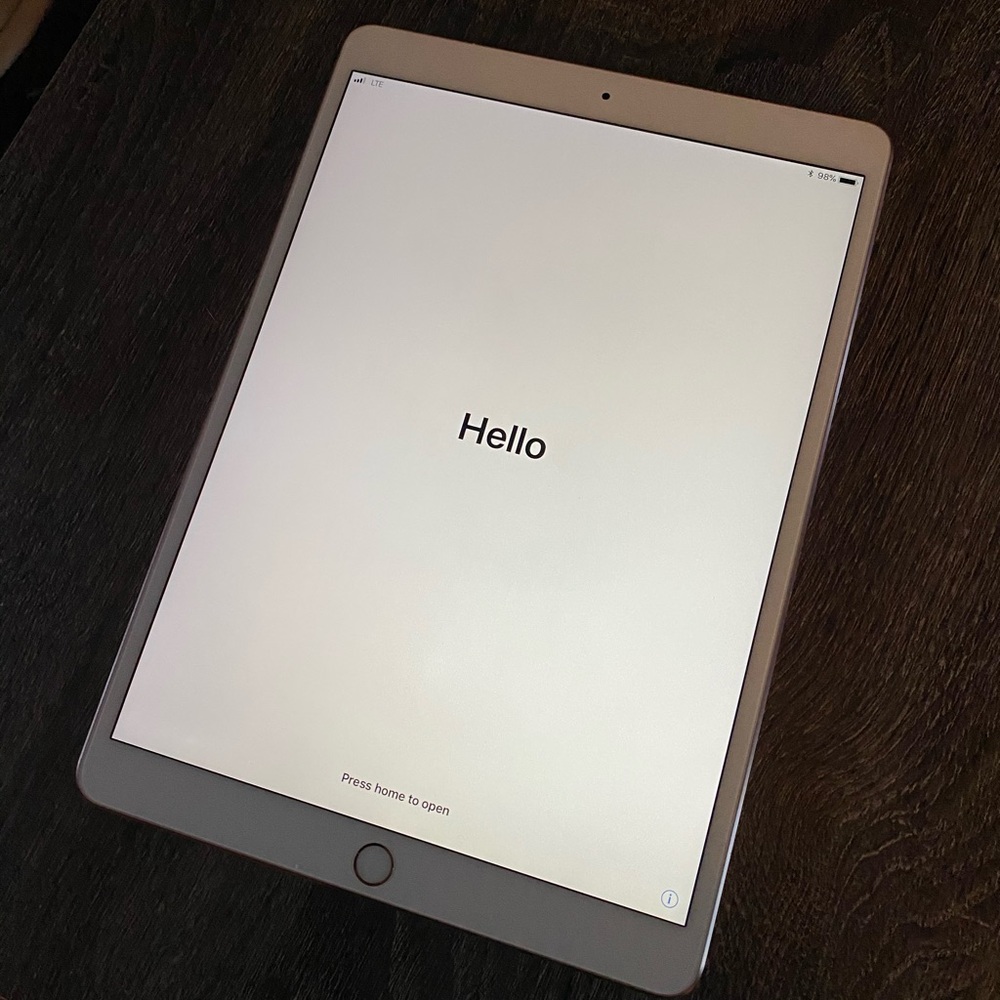 Rose gold iPad Pro 10.7 inch